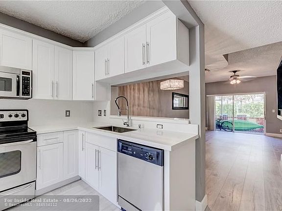 5th image of 8231 San Carlos Cir