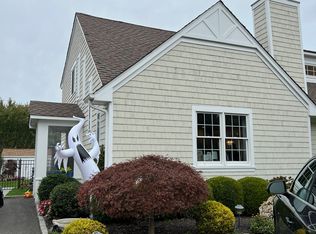 10 Juniper Ln, Southampton, NY 11968