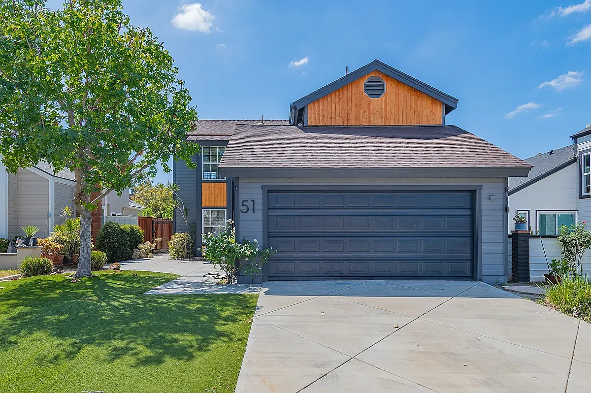 4 bed, 2.5 bath, 2300 sqft, $5,500 — Photo 1