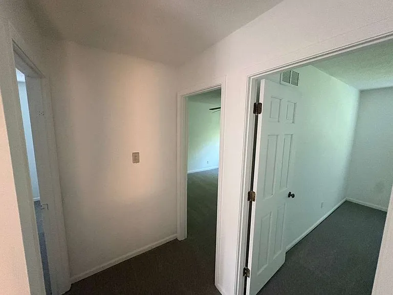 1690 Manhasset Dr — Photo 4