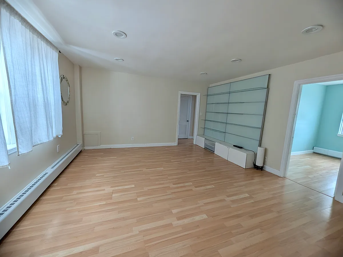 Building Photo - 17 Hammond Pond Pkwy #4