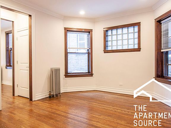 4th image of 654 W Buckingham Pl #1E