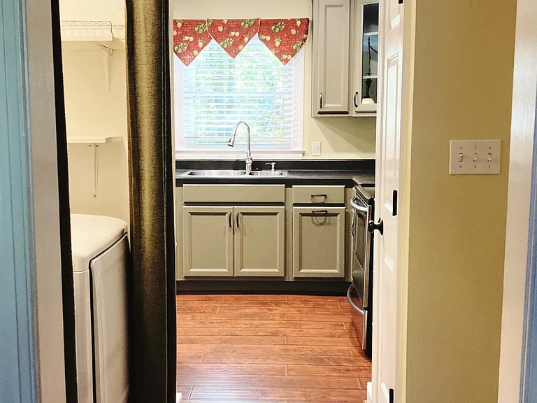 104 Cavendish Dr — Photo 12