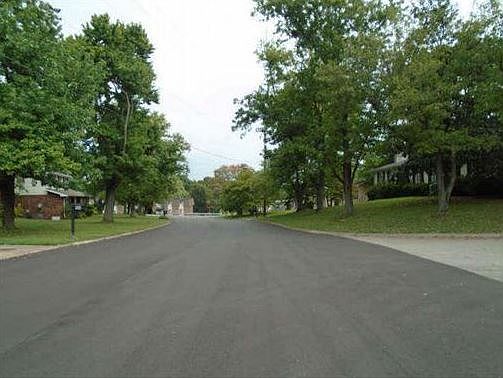 2nd image of 501 Frankfort Dr