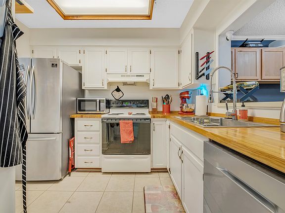 3rd image of 1743 Beechwood Cir S