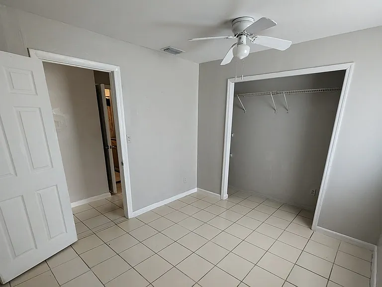 994 Coconut Cir W — Photo 17