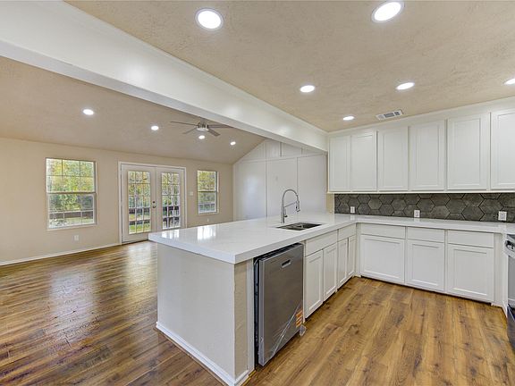 5th image of 235 Michelle Ln