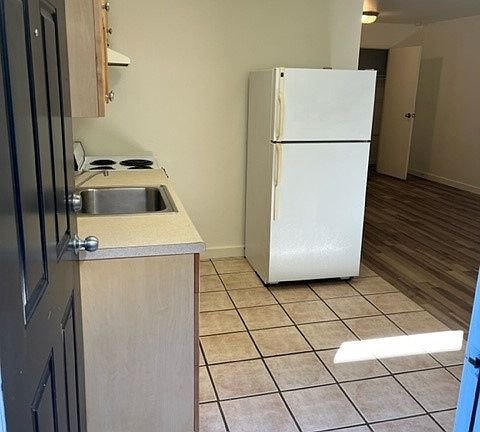 4th image of 2537 13th Ave W #B