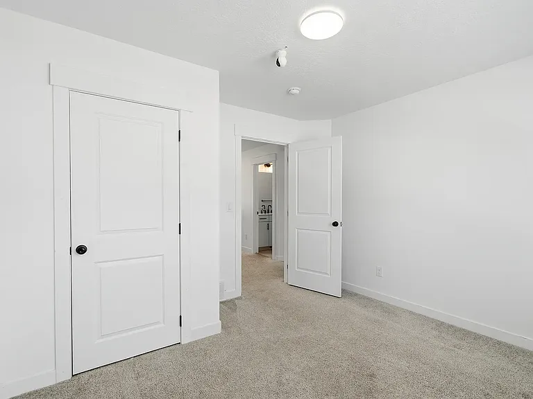 244 N 200 E — Photo 12