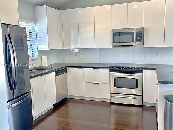 5th image of 49 Tara Lakes Dr E