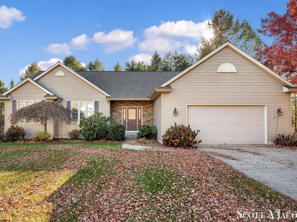 3820 Windwood Dr NE, Rockford, MI 49341