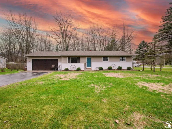 9747 Douglas Rd, Temperance, MI 48182