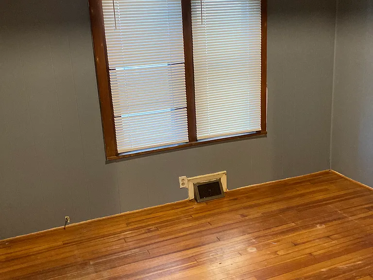 1321 Poplar St — Photo 12