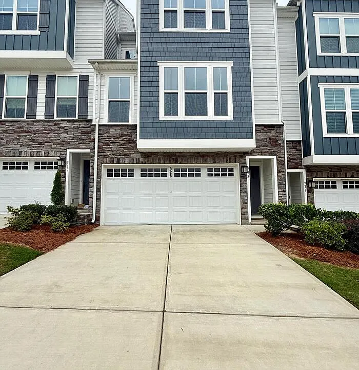 928 Portrush Ln #1