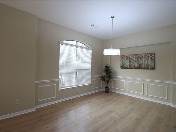 5th image of 3360 Woodberry Ln