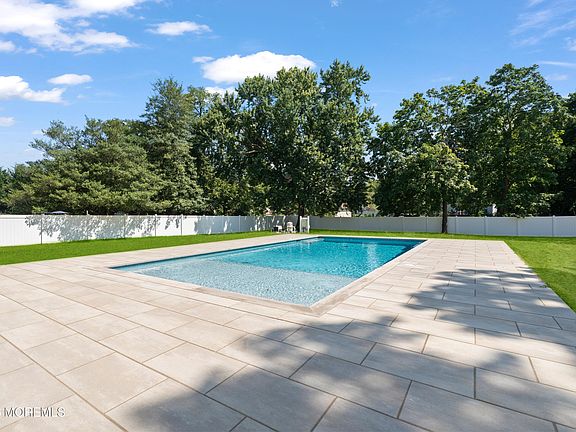 4th image of 390 Monmouth Road