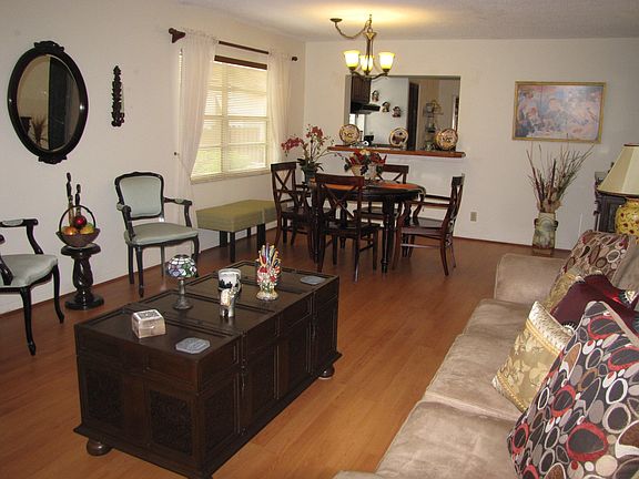 3rd image of 10230 Pine Dr