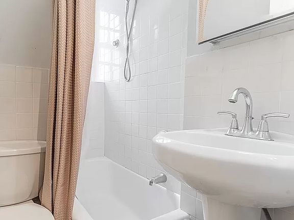 3rd image of 509 E 77th St APT 6L