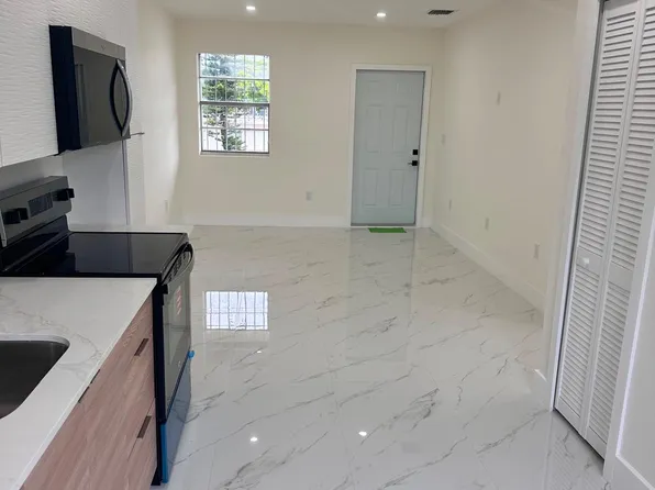 3265 NW 47th St #3, Miami, FL 33142