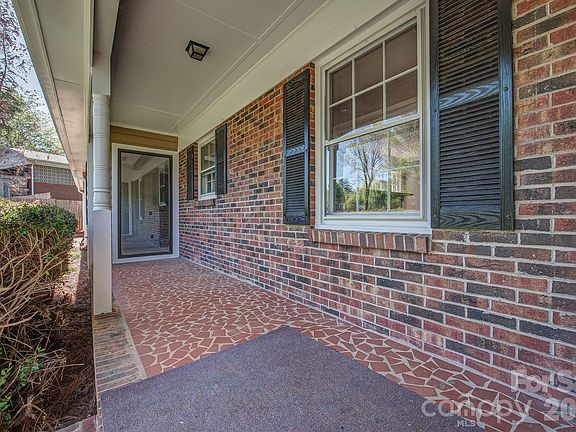 3rd image of 3106 Canterberry Dr