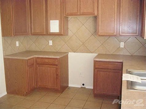 5th image of 2715 Furlong Dr