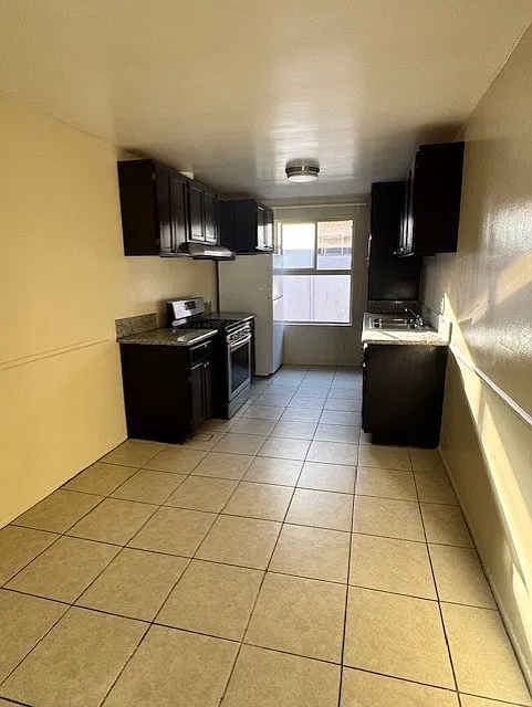 3 bed, 1300 sqft, $2,995 — Photo 2