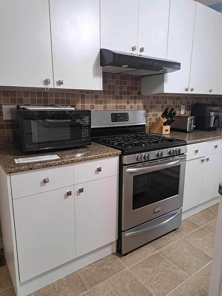 207 Kathleen Ave Room 3 photo 1