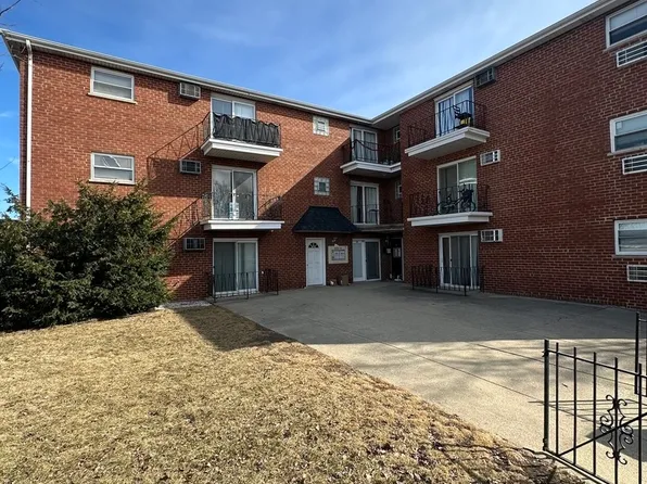 6653 W 63rd St APT 2N, Chicago, IL 60638