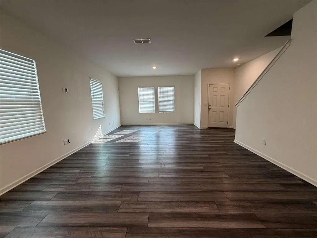 3 bed, 2.5 bath, $2,200 — Photo 3