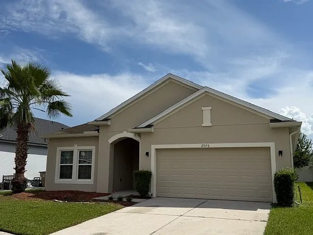 4 bed, 1900 sqft, $2,500 — Photo 1