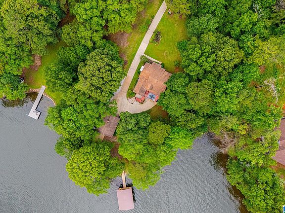 4th image of 403 Esther Cir