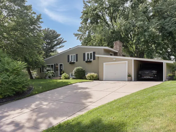 2820 Overlook Dr, Bloomington, MN 55431