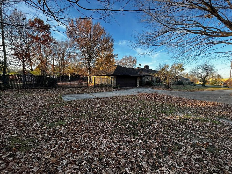 2nd image of 407 Forest Park South Dr