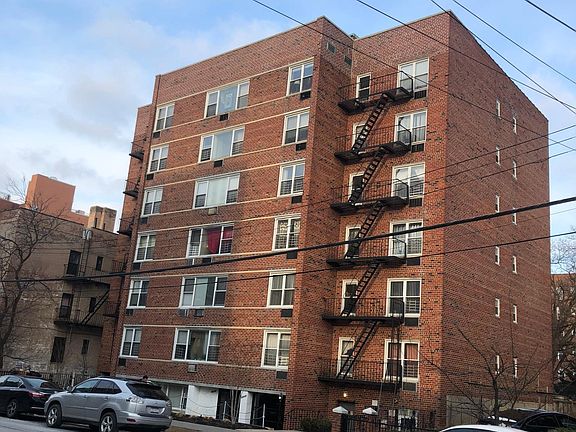 3rd image of 3715 Parsons Blvd APT 2A