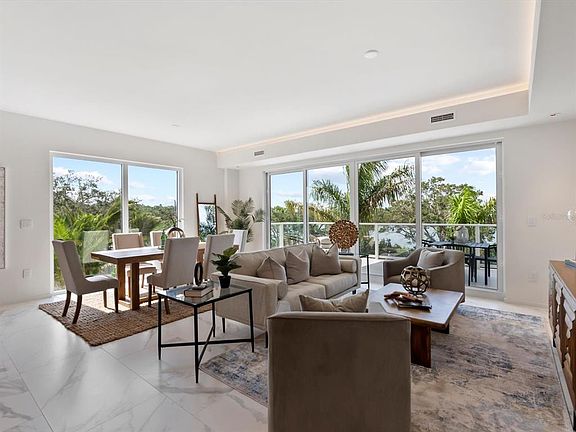 4th image of 1020 Sunset Point Rd Unit 213