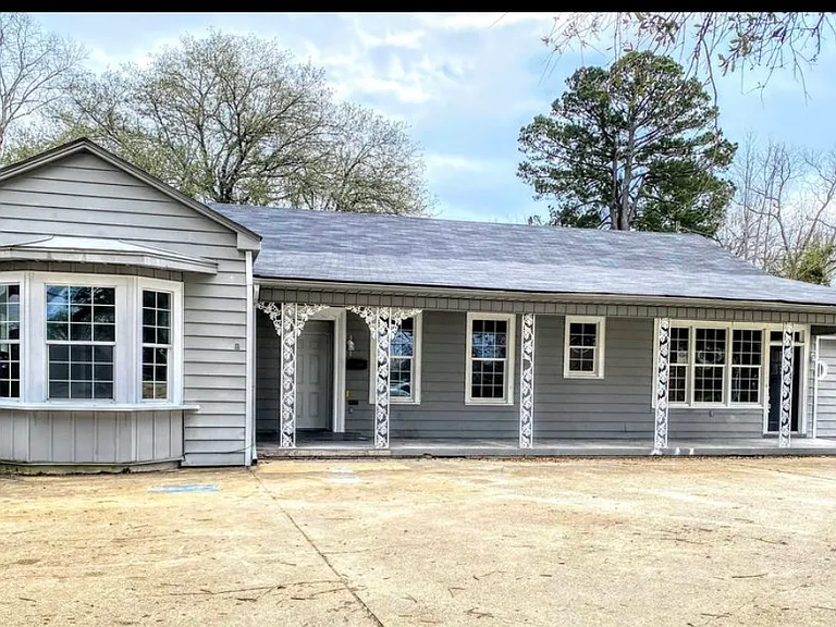 816 N Jackson St — Photo 1