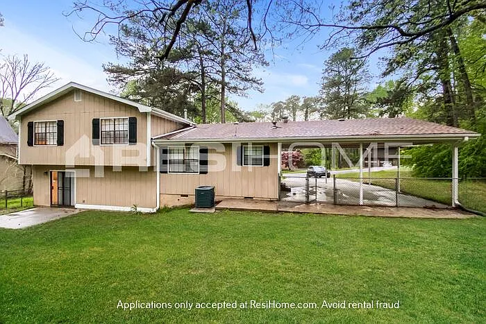 8240 Blackfoot Trl — Photo 3