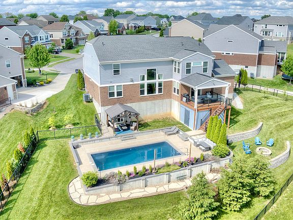 3rd image of 818 Carrieview Dr