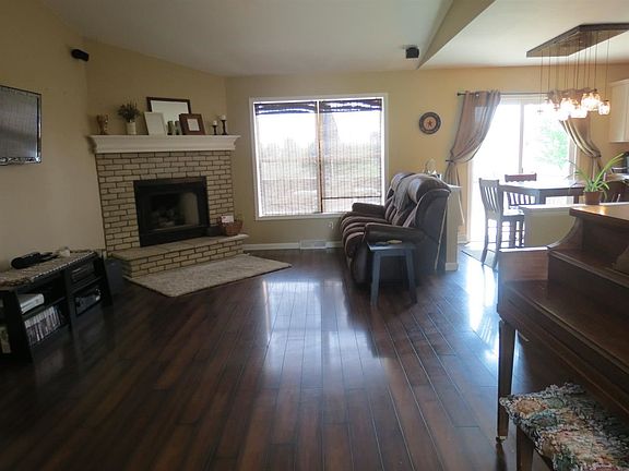 2nd image of 709 Old Settlement Dr