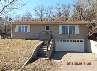 320 E Glen Ave, Chamberlain, SD 57325