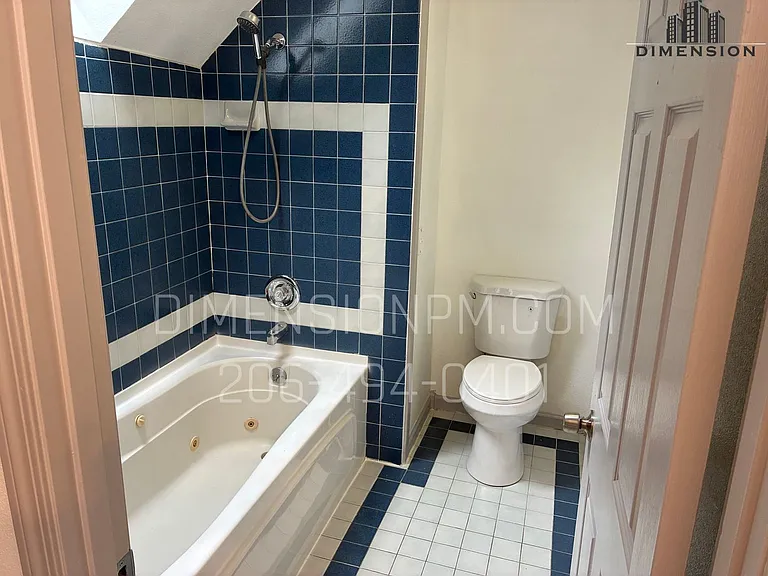 GH 121 W 3rd St — Photo 10