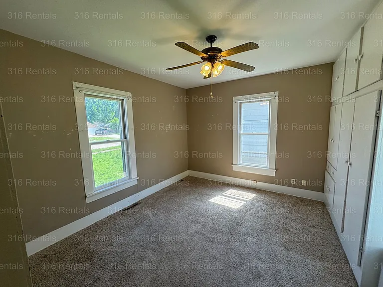 227 SW 4th St — Photo 3