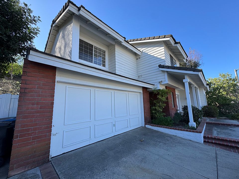 1st image of 8 Starling Ln
