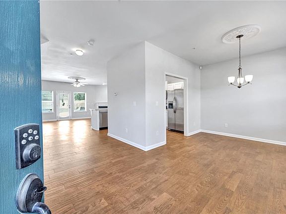 3rd image of 180 Orchard Dr