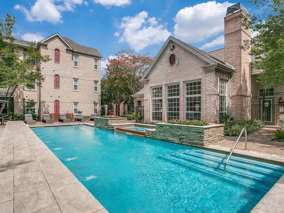 Resident Pool ; River Oaks Apartments ; The Gael Apartment
