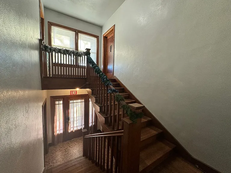 216 W Oak Ave — Photo 20