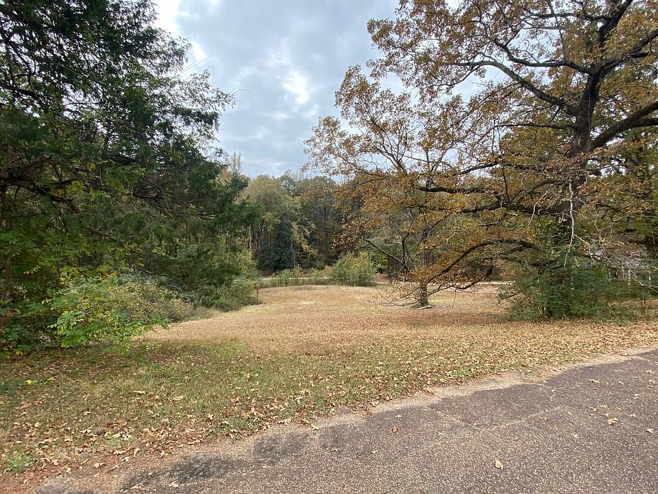 2nd image of 595 Woodland Heights Rd