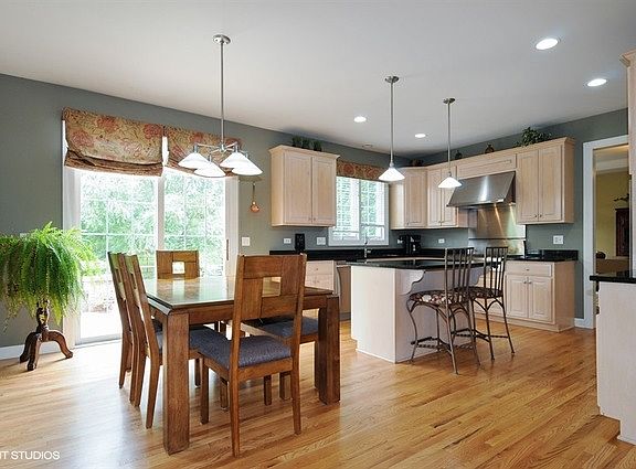 2nd image of 24349 Crowfoot Ct