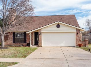 3012 Oakridge Dr, Bedford, TX 76021