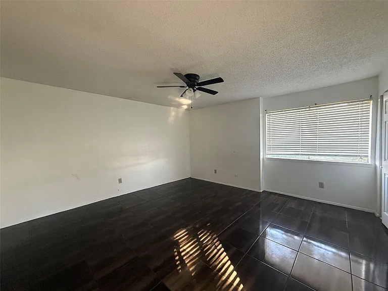 8498 Dairy View Ln — Photo 10